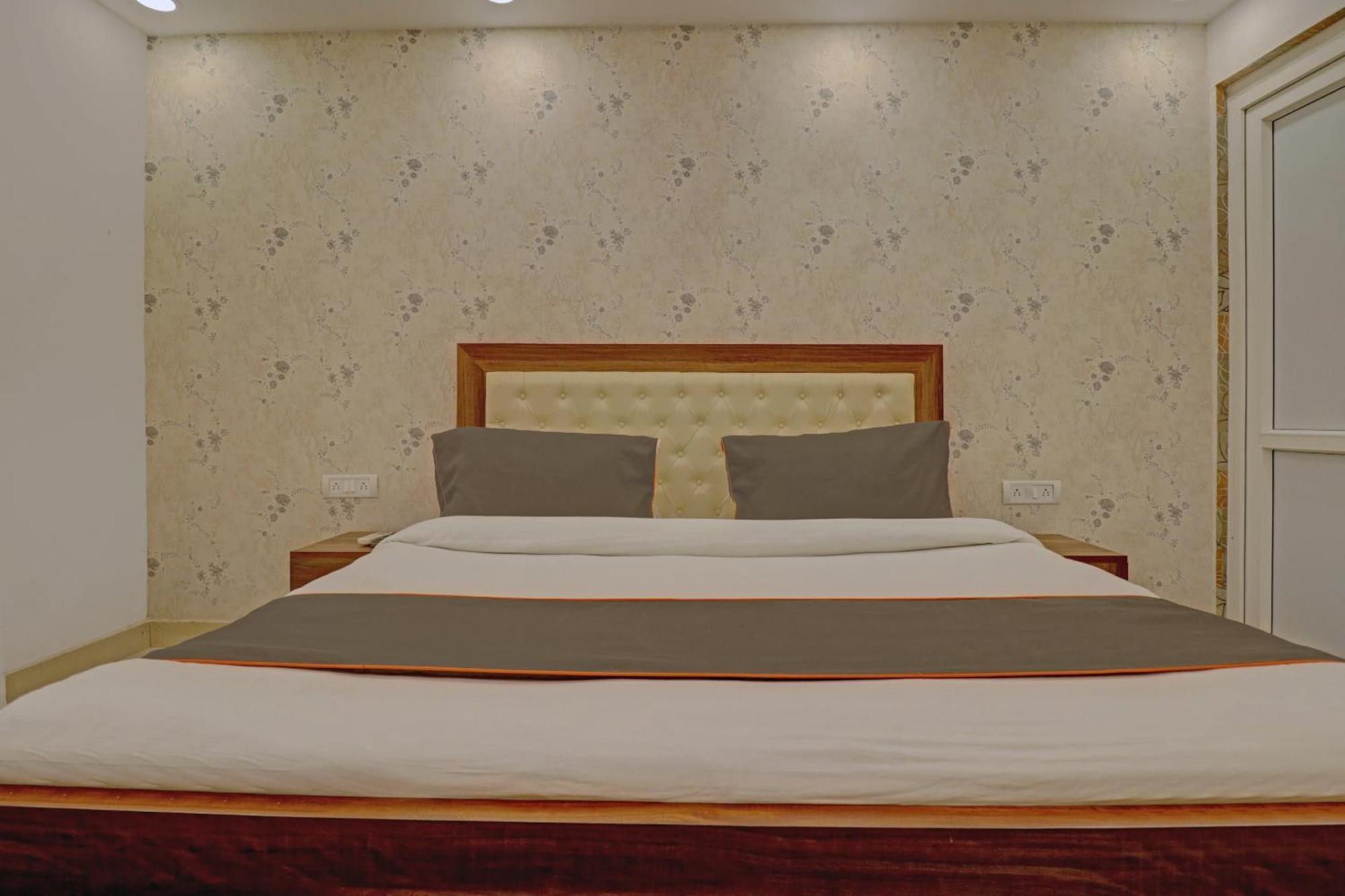 Collection O 81799 Hotel Spot Light Indraprastha Exterior foto