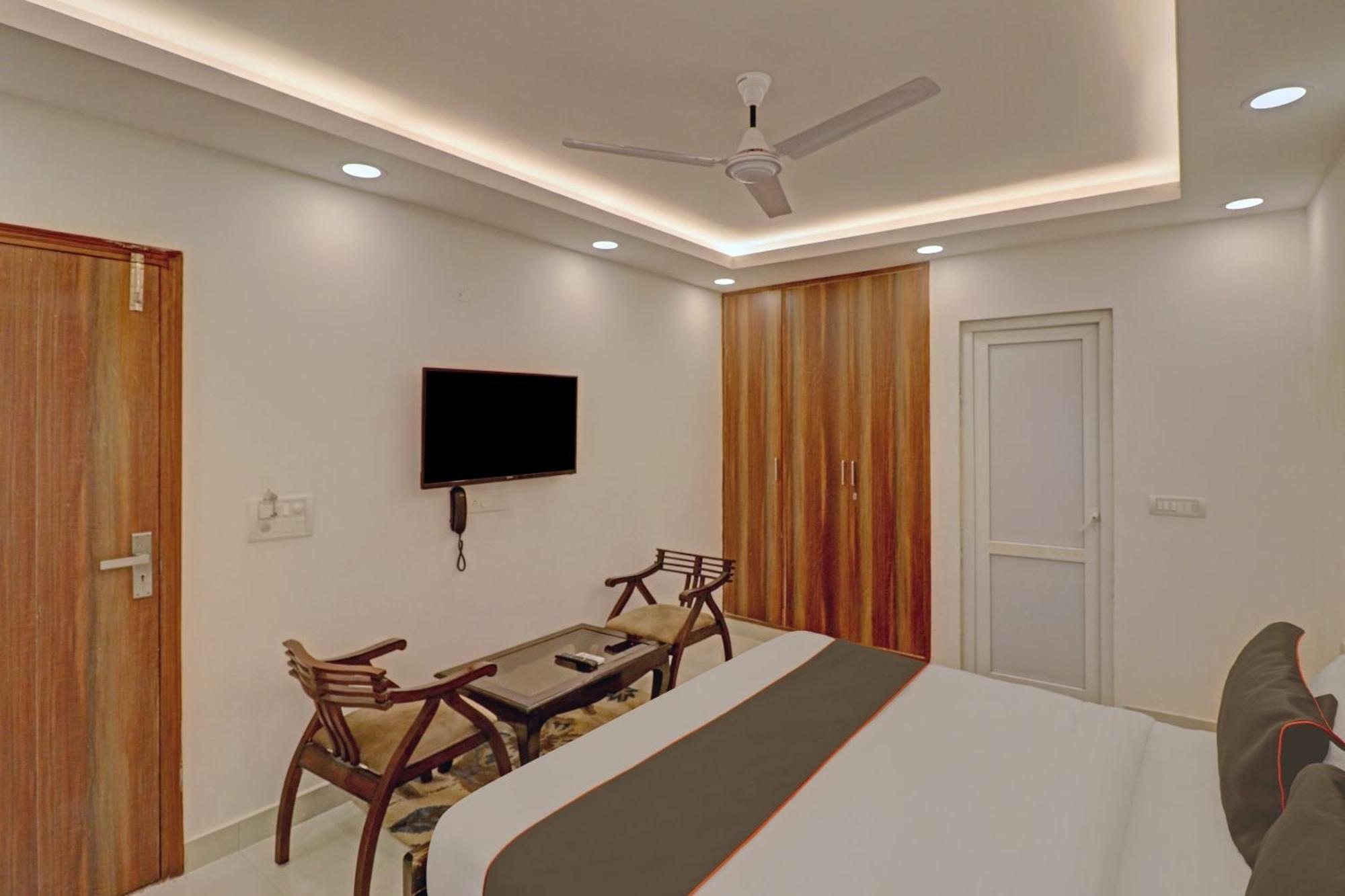 Collection O 81799 Hotel Spot Light Indraprastha Exterior foto